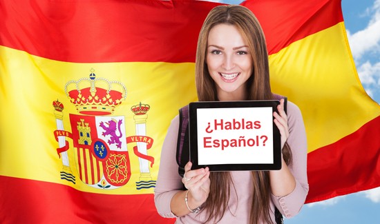 Ученица с испанским флагом